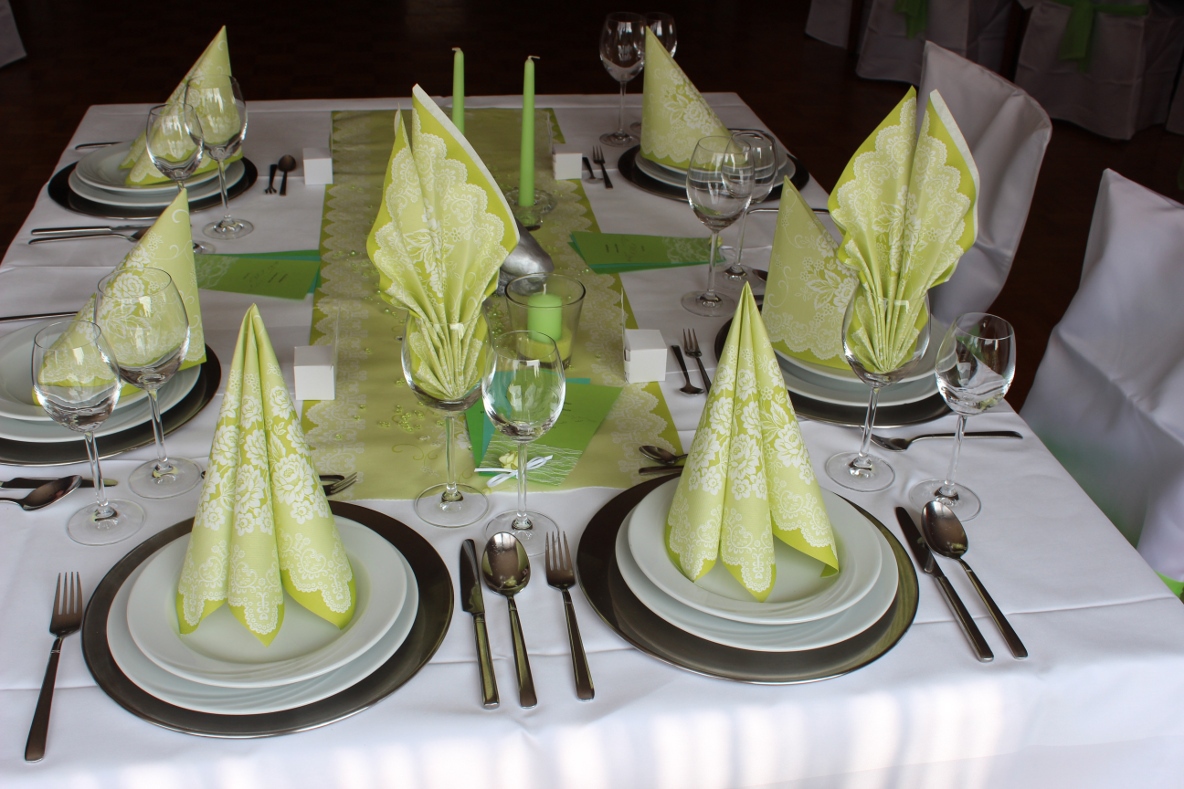 Beispiel einer grünen Tischdekoration