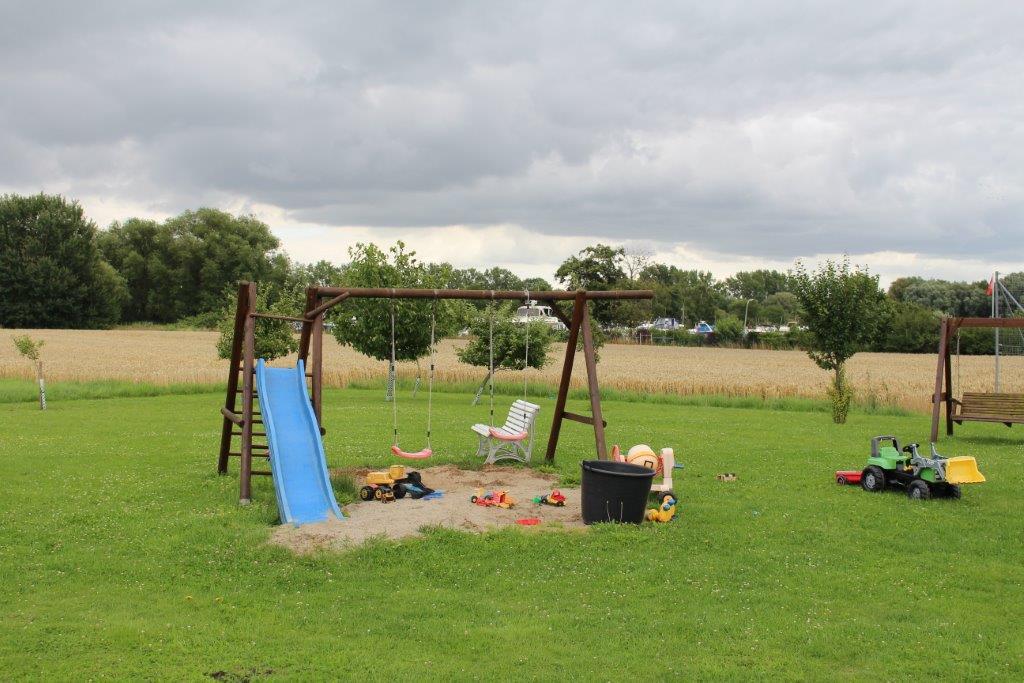 Für unsere kleinen Gäste steht ein Spielplatz sowie eine Spieleecke bereit